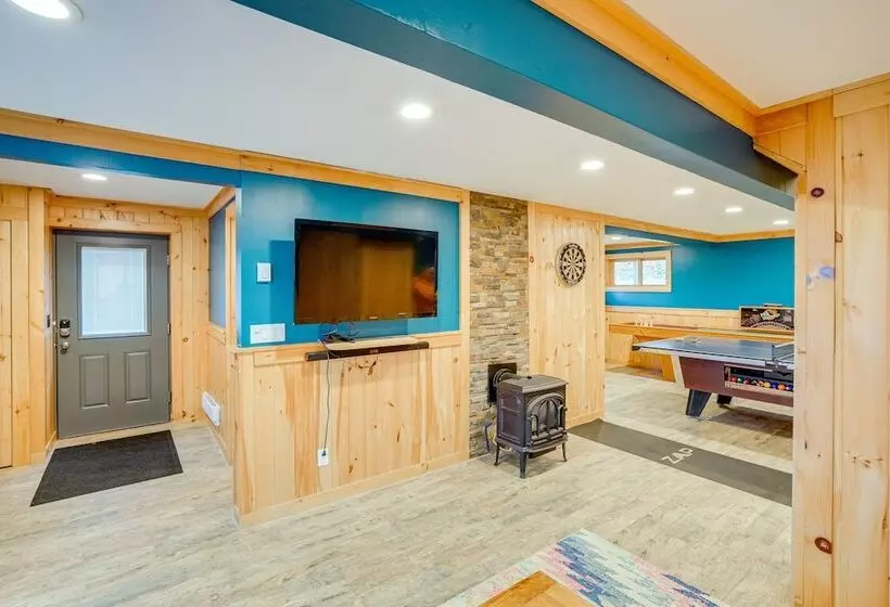 Hunter Mountain Home W/ Game Room: 1 Mi To Skiing!