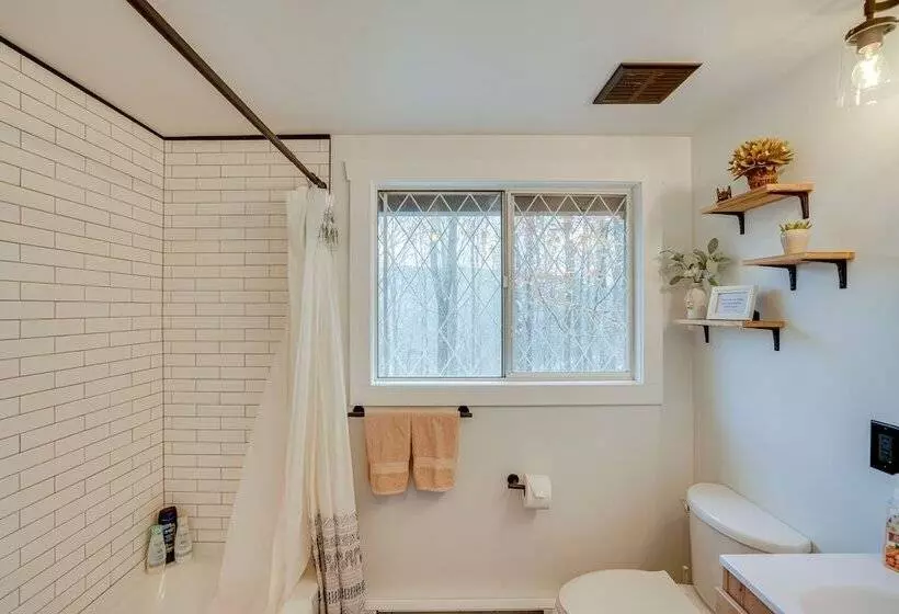 Hunter Mountain Home W/ Game Room: 1 Mi To Skiing!