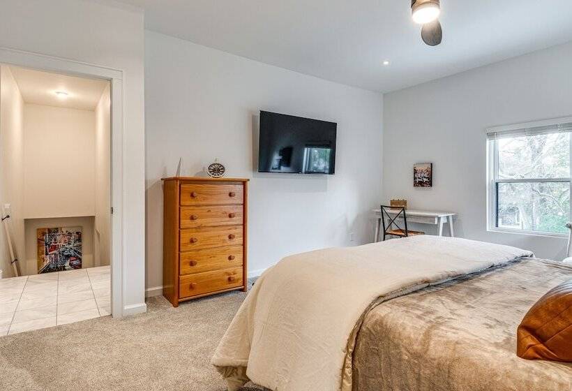 Indianapolis House ~ 3 Mi To Downtown Indy!