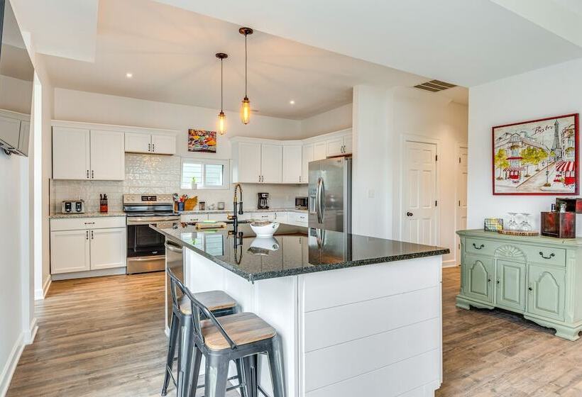 Indianapolis House ~ 3 Mi To Downtown Indy!