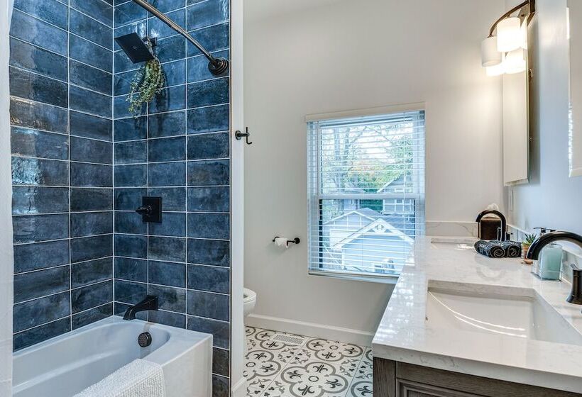 Indianapolis House ~ 3 Mi To Downtown Indy!