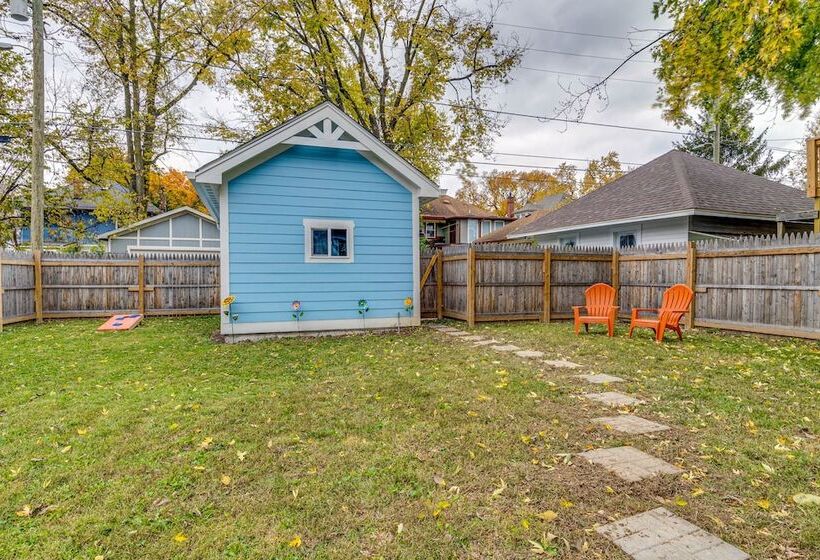 Indianapolis House ~ 3 Mi To Downtown Indy!