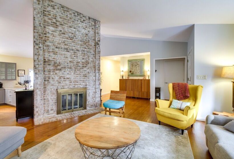 Inviting Charlottesville Retreat W/ Pool & Hot Tub