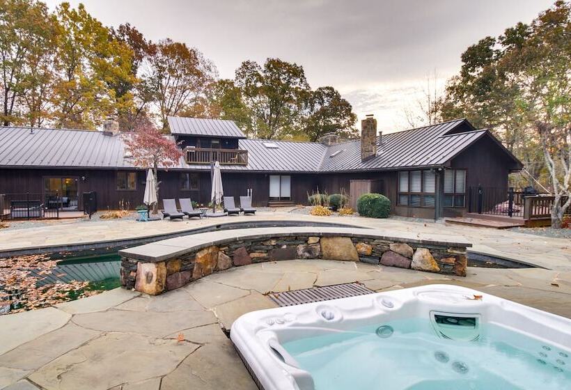 Inviting Charlottesville Retreat W/ Pool & Hot Tub