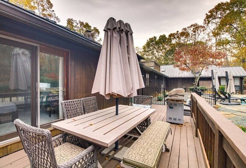 Inviting Charlottesville Retreat W/ Pool & Hot Tub