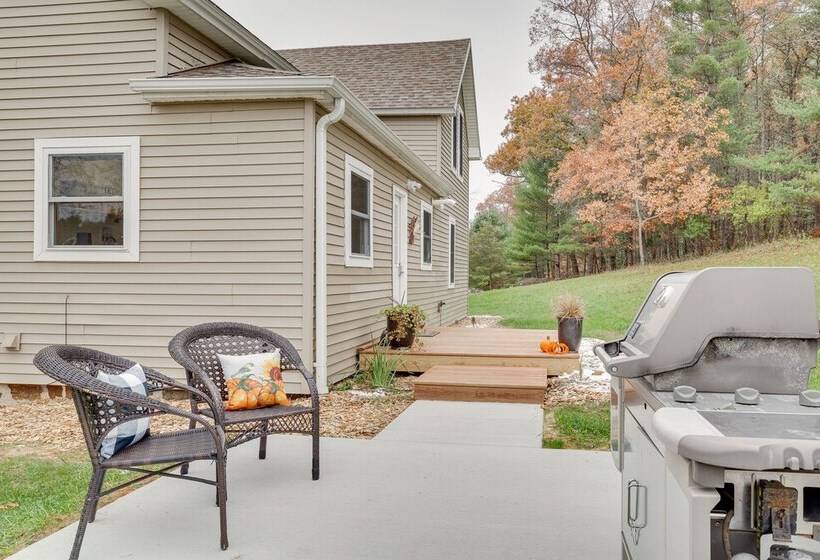 Lovely Rural Hixton Farmhouse W/ Porch & Fire Pit!