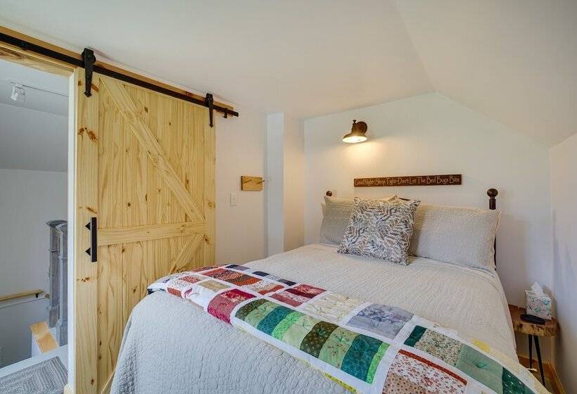 Lovely Rural Hixton Farmhouse W/ Porch & Fire Pit!