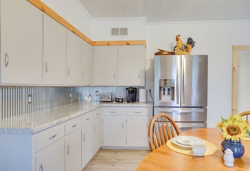 Lovely Rural Hixton Farmhouse W/ Porch & Fire Pit!