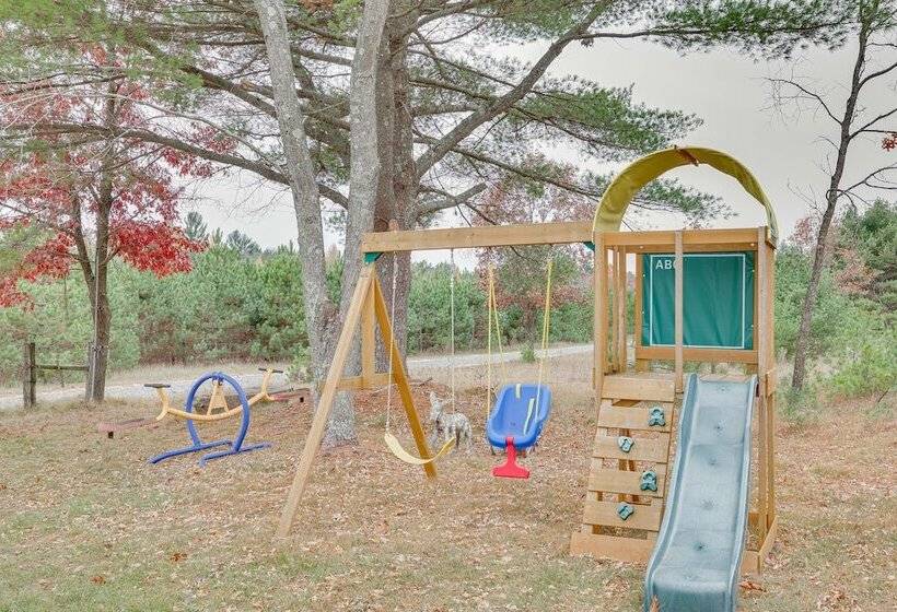 Lovely Rural Hixton Farmhouse W/ Porch & Fire Pit!