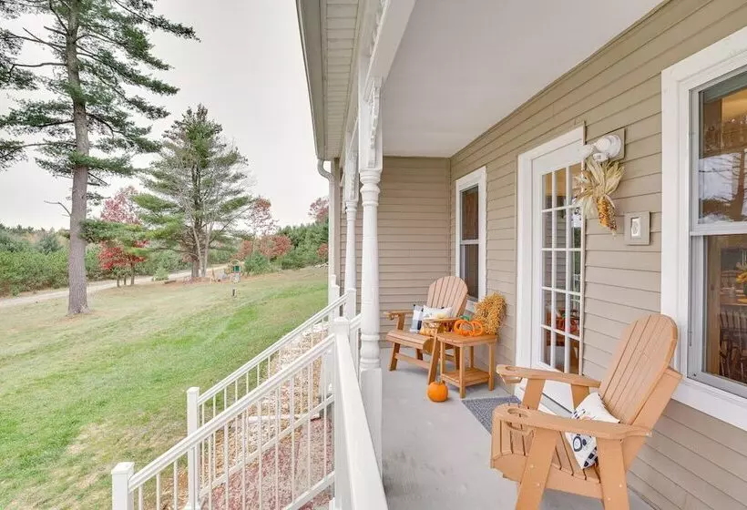 Lovely Rural Hixton Farmhouse W/ Porch & Fire Pit!