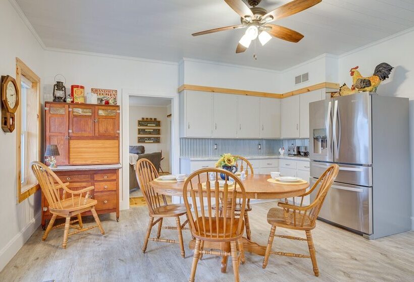 Lovely Rural Hixton Farmhouse W/ Porch & Fire Pit!