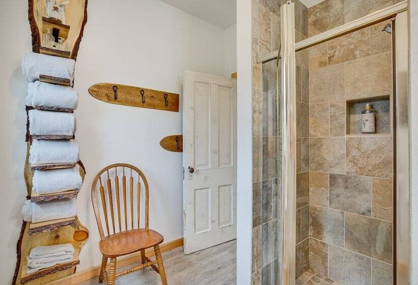 Lovely Rural Hixton Farmhouse W/ Porch & Fire Pit!