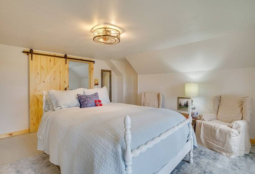 Lovely Rural Hixton Farmhouse W/ Porch & Fire Pit!