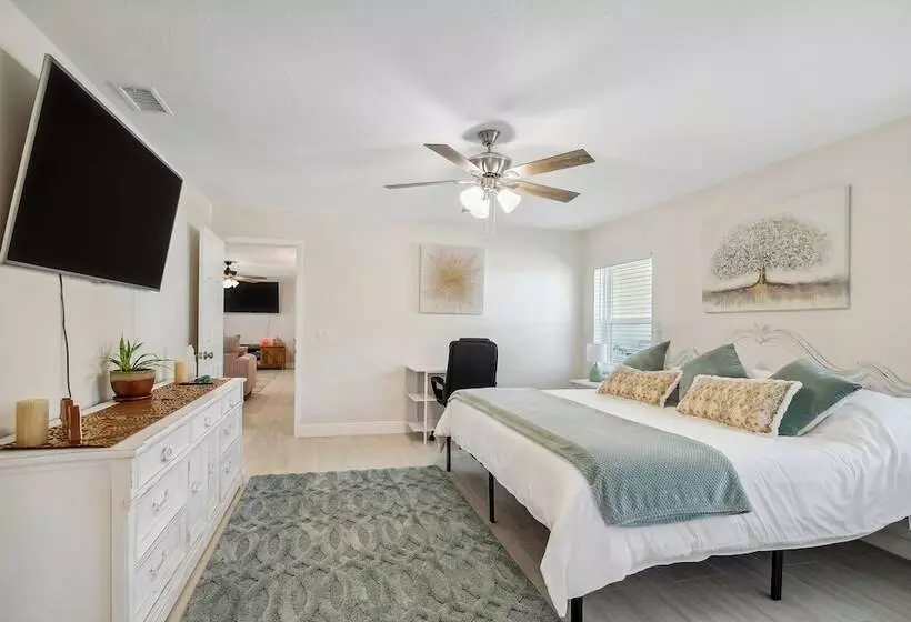 Bikes, Yard & Fire Pit At Upscale Lecanto Home!