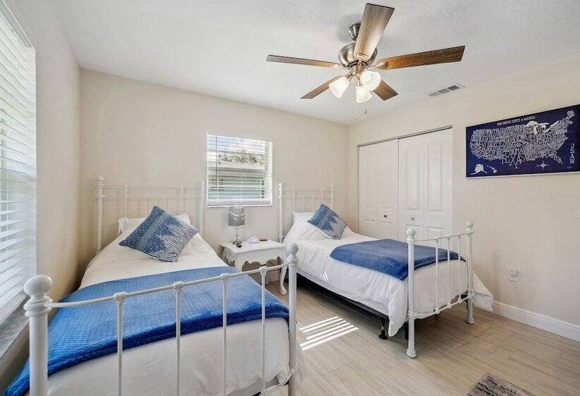 Bikes, Yard & Fire Pit At Upscale Lecanto Home!