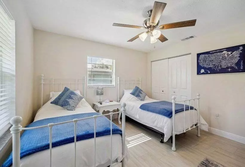 Bikes, Yard & Fire Pit At Upscale Lecanto Home!