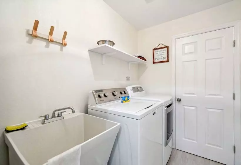 Bikes, Yard & Fire Pit At Upscale Lecanto Home!