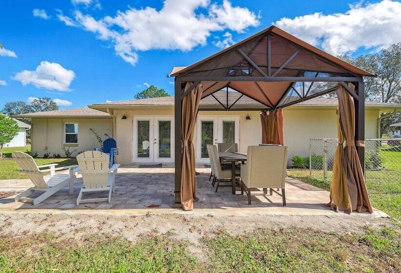Bikes, Yard & Fire Pit At Upscale Lecanto Home!