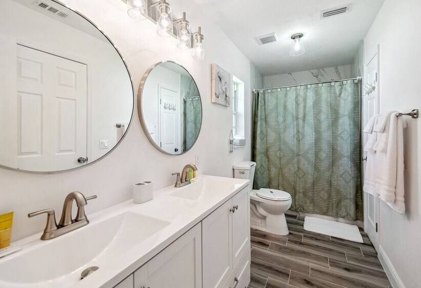 Bikes, Yard & Fire Pit At Upscale Lecanto Home!