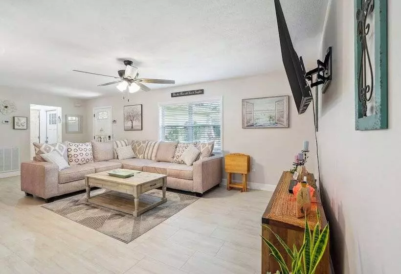 Bikes, Yard & Fire Pit At Upscale Lecanto Home!