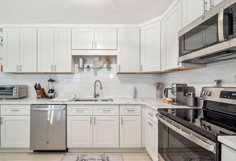 Bikes, Yard & Fire Pit At Upscale Lecanto Home!