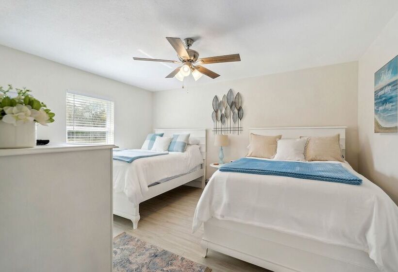 Bikes, Yard & Fire Pit At Upscale Lecanto Home!