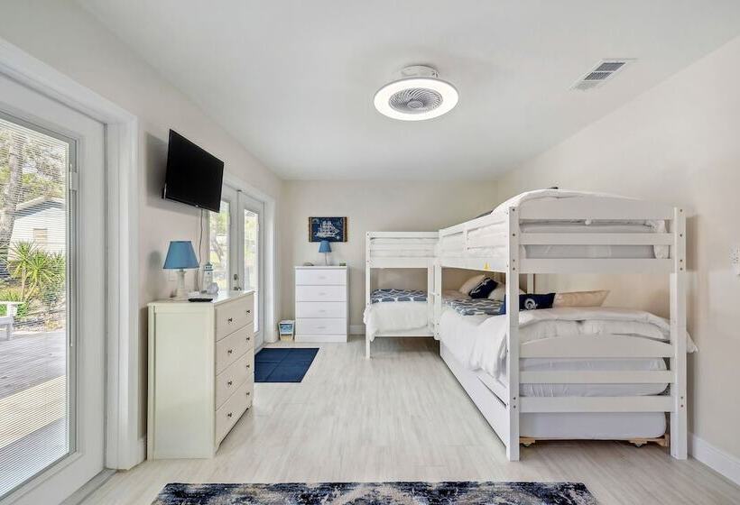 Bikes, Yard & Fire Pit At Upscale Lecanto Home!