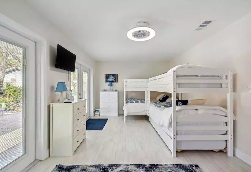 Bikes, Yard & Fire Pit At Upscale Lecanto Home!