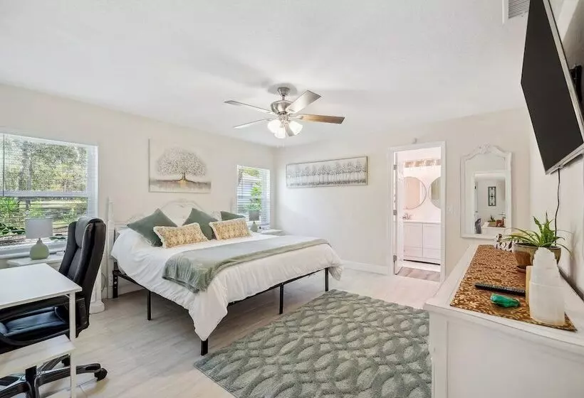 Bikes, Yard & Fire Pit At Upscale Lecanto Home!