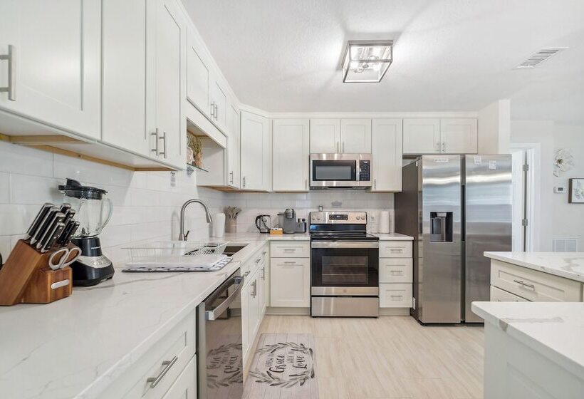 Bikes, Yard & Fire Pit At Upscale Lecanto Home!