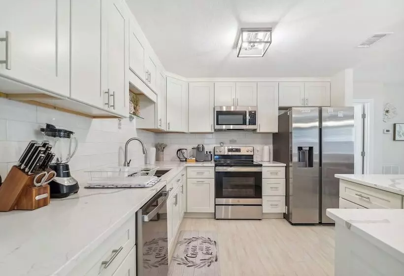 Bikes, Yard & Fire Pit At Upscale Lecanto Home!