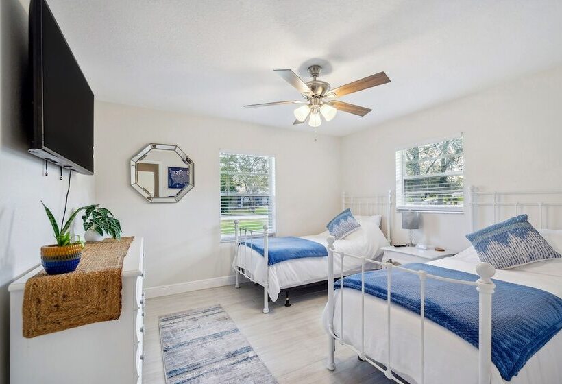 Bikes, Yard & Fire Pit At Upscale Lecanto Home!