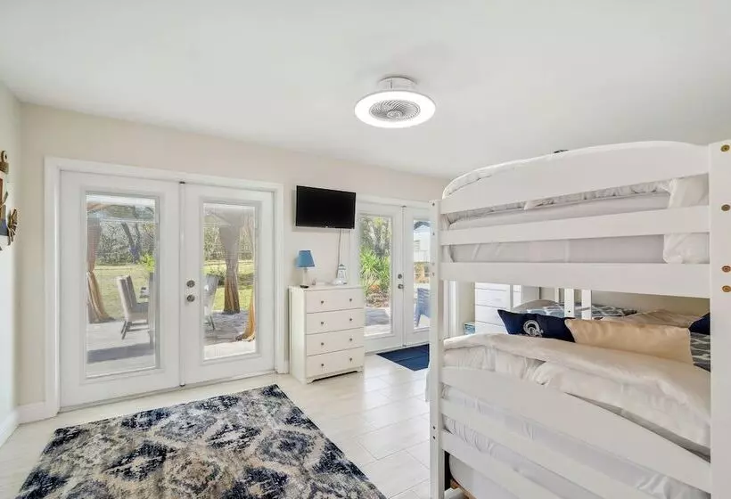 Bikes, Yard & Fire Pit At Upscale Lecanto Home!