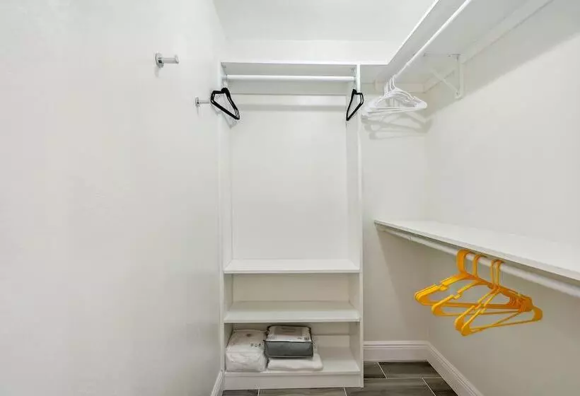 Bikes, Yard & Fire Pit At Upscale Lecanto Home!