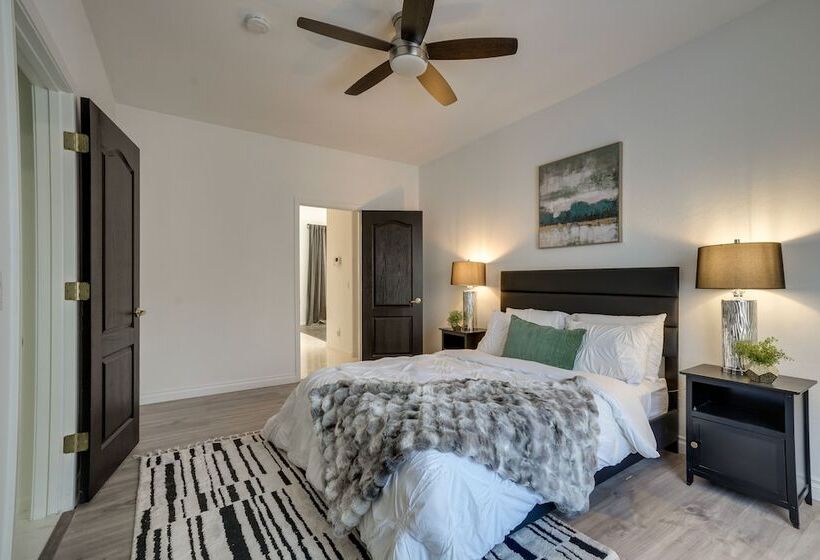 Luxury Goodyear Home W/ Private Pool + Pickleball!