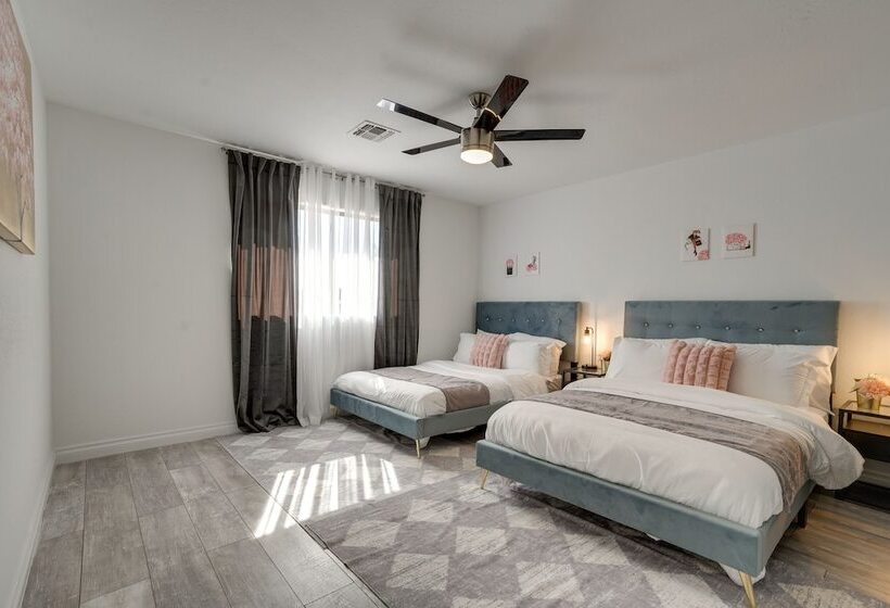 Luxury Goodyear Home W/ Private Pool + Pickleball!