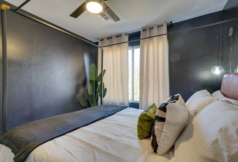 Luxury Goodyear Home W/ Private Pool + Pickleball!