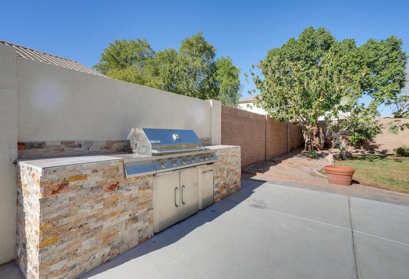 Luxury Goodyear Home W/ Private Pool + Pickleball!