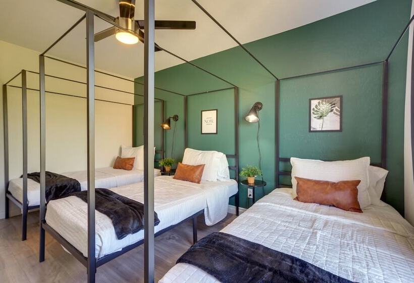 Luxury Goodyear Home W/ Private Pool + Pickleball!