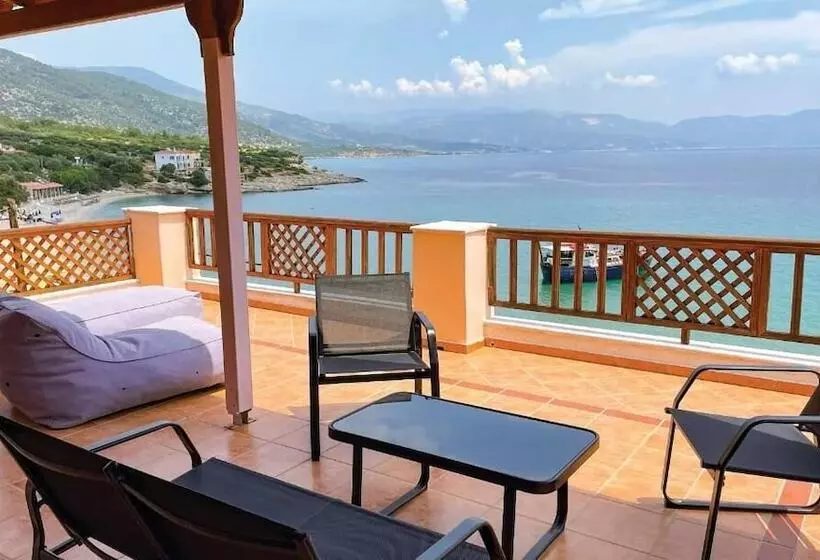 Nereides Seaside Apartments