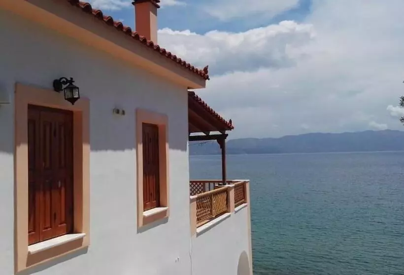 Nereides Seaside Apartments