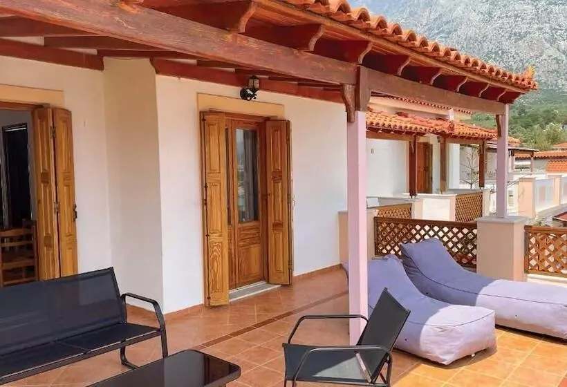 Nereides Seaside Apartments