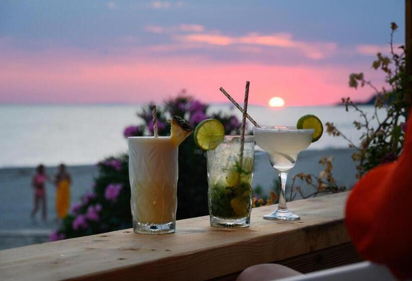 فندق Ninos Grand Beach Resort