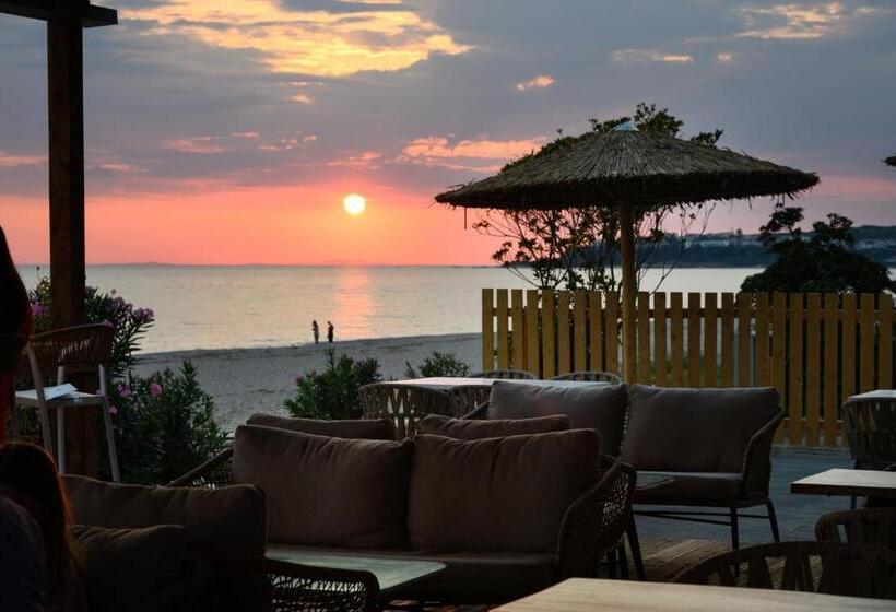 فندق Ninos Grand Beach Resort