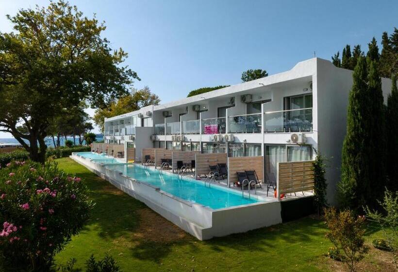 فندق Ninos Grand Beach Resort