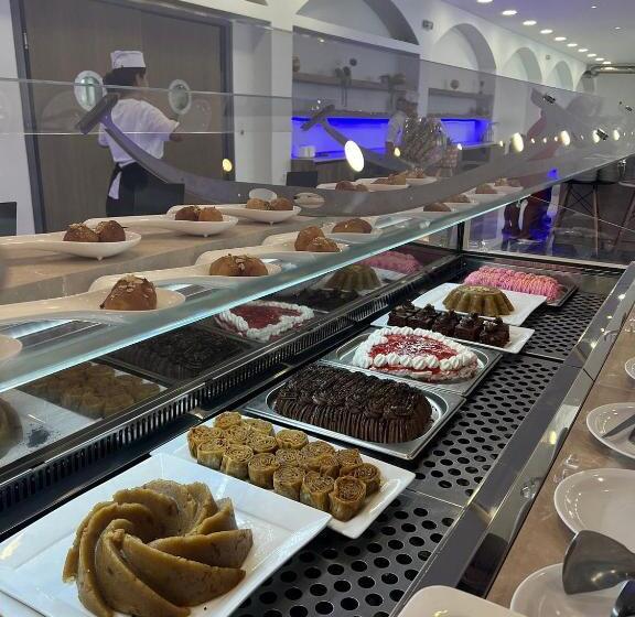 فندق Ninos Grand Beach Resort