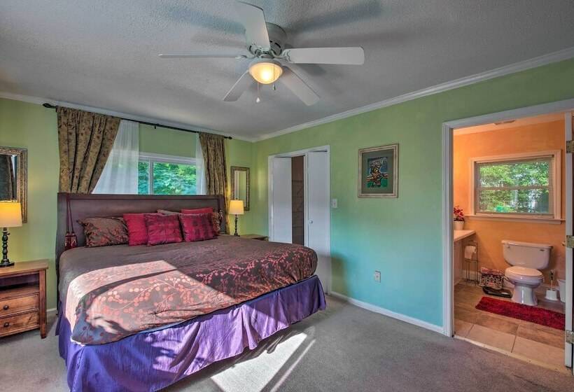 Pet Friendly Atlanta Home < 5 Mi To Downtown!