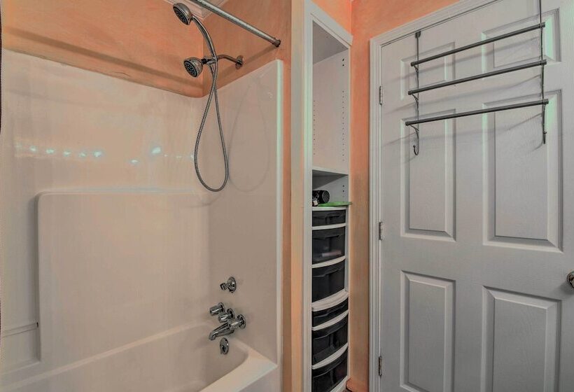 Pet Friendly Atlanta Home < 5 Mi To Downtown!