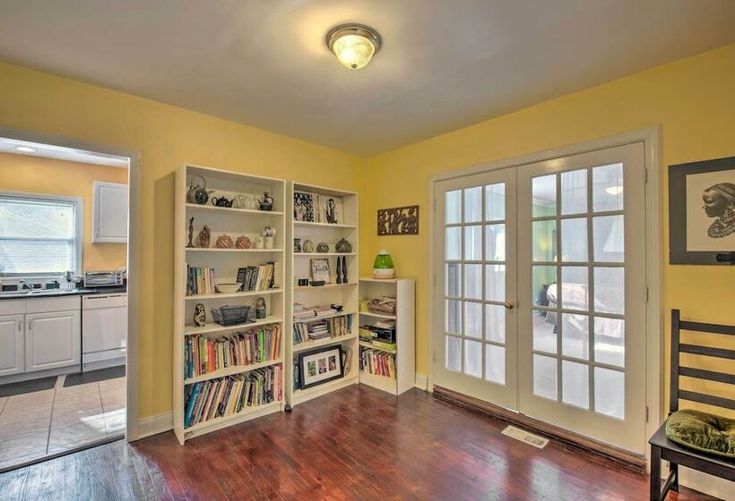 Pet Friendly Atlanta Home < 5 Mi To Downtown!