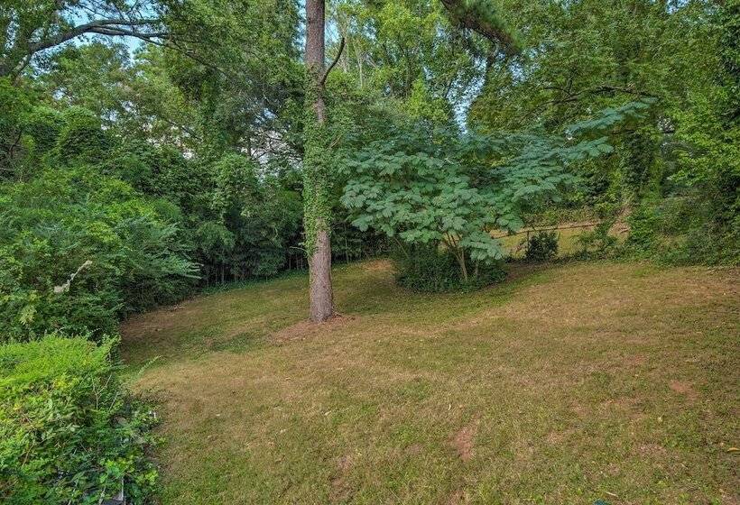 Pet Friendly Atlanta Home < 5 Mi To Downtown!